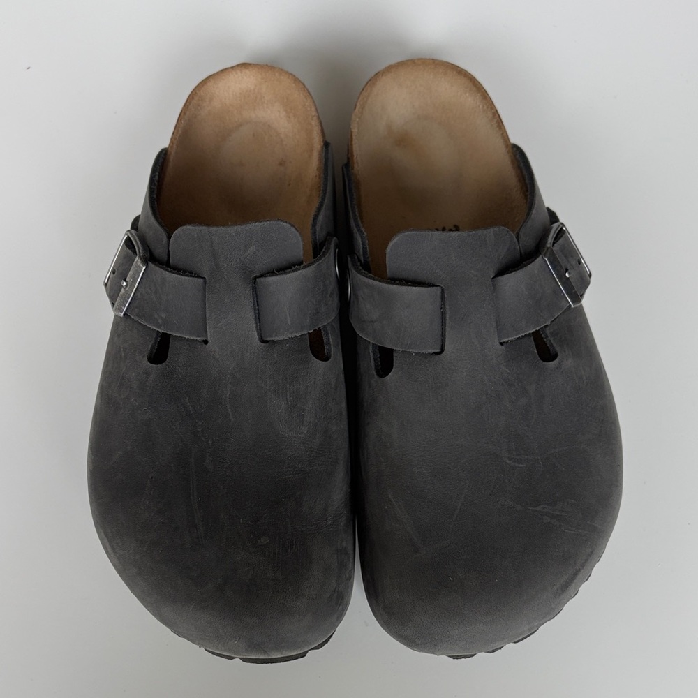 BIRKENSTOCK BOSTON OILED LEATHER IN BLACK